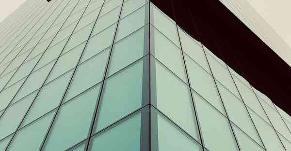 人工智能机器人和人谈恋爱