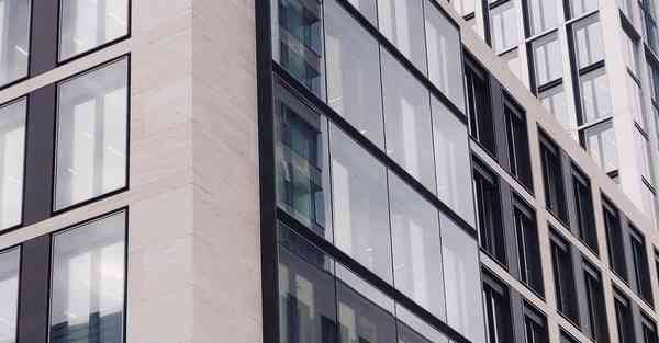 人工智能机器人和人谈恋爱